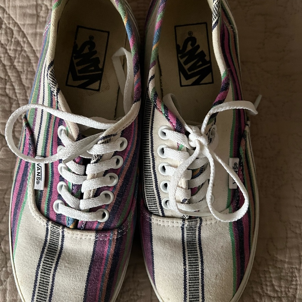 Vans - Picture 3 of 9